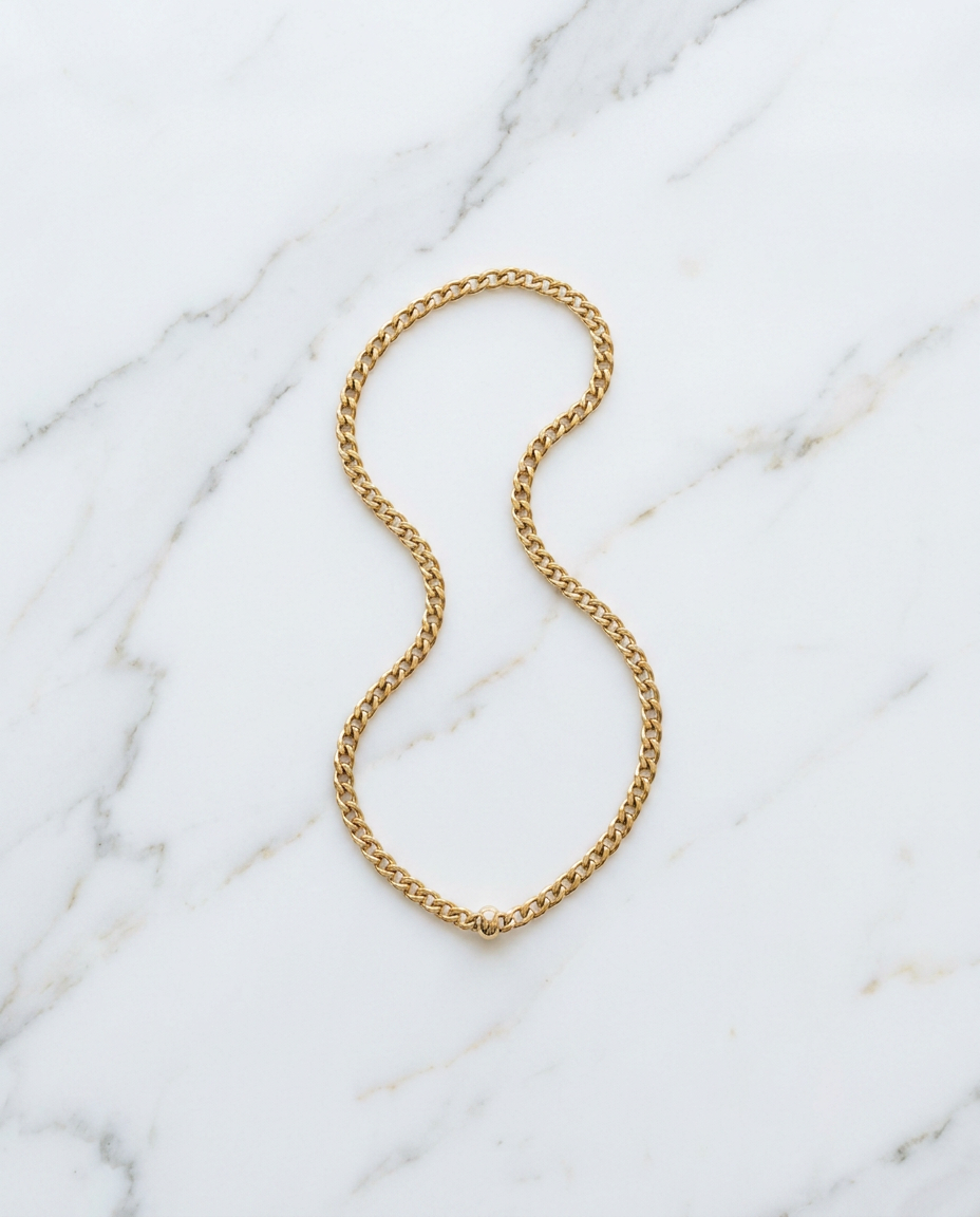 Marbre blanc — Collier en or - après